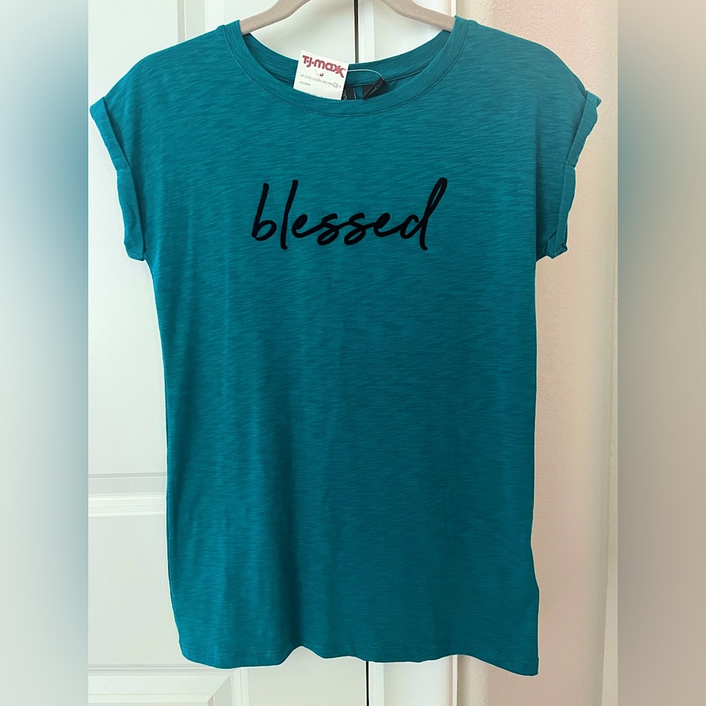 Very cute Cynthia Rowley T-shirt/ XS/ brand new with tags on it.